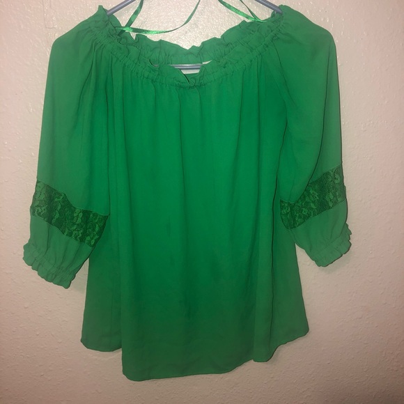 Green off the shoulder - Picture 2 of 5